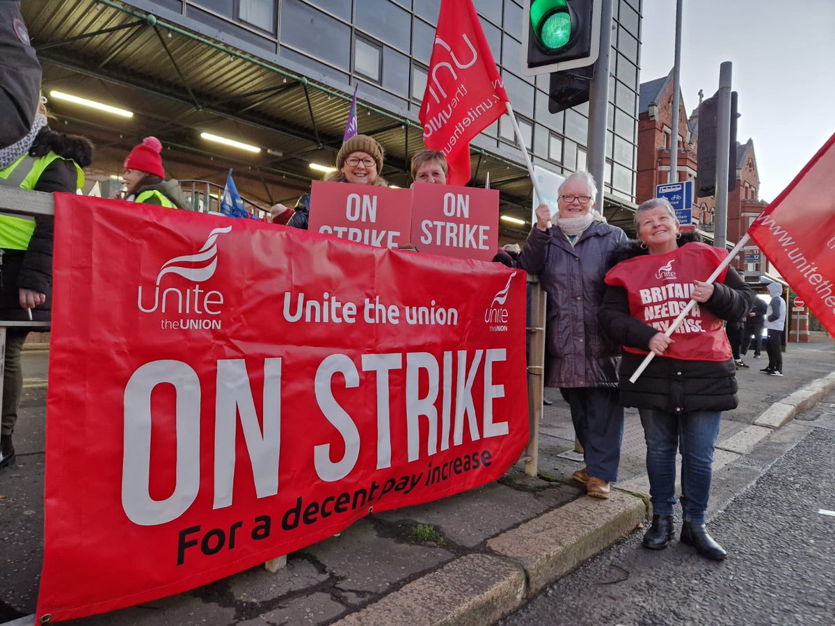 UniteunionNI's tweet photo. Health service workers out on the picket line at the Mater Hospital this morning!✊✊ https://t.co/ME3wh8LItj