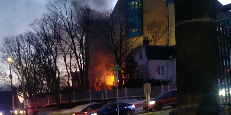 VOCMNEWS's tweet photo. SJRFD Knock Down House Fire Near The Rooms; Police Seeking Help Identifying Arson Suspect

https://t.co/ciFO0FVjxK https://t.co/hN0ObCTFX3
