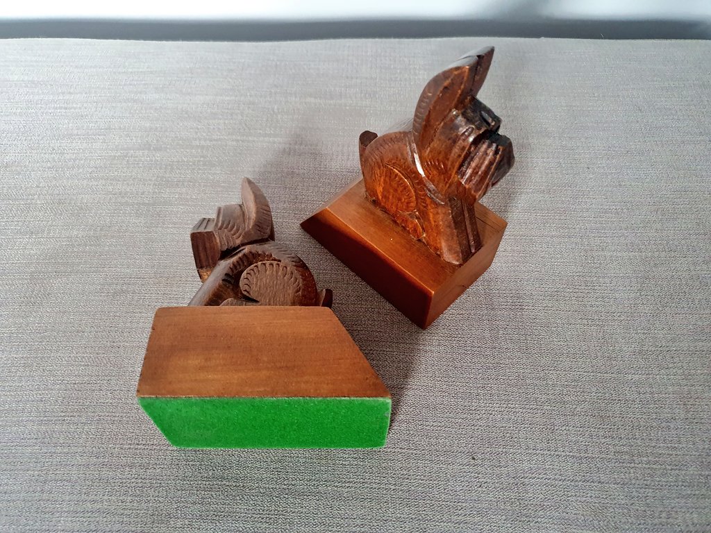 Such a cute pair of #artdeco Scottie Dog bookends! Just £45 and a perfect gift for dog lovers ➡️ annasartdeco.com 

#artdecoforsale #antiques #decorativeantiques #vintage #dogs #scottiedog #doglover #dogloversuk #bookends #sustainablegifts #shopsmall #vintagehome