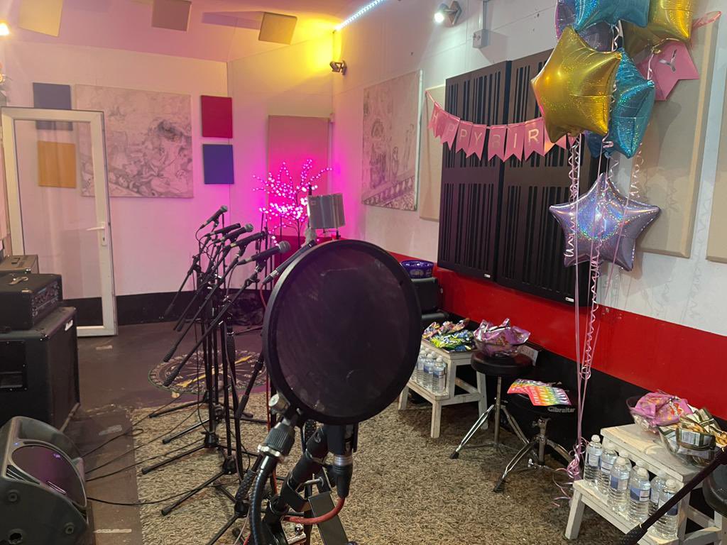 BonaFideStudio's tweet photo. Do you want to throw a #birthdayparty, #hen or #stag do, #teambuilding with a difference?
Stand out from the crowd with a unique celebration everyone will remember.
Book our #singingexperience #popstarparty from only £15pp suitable for all ages!
02088839641
#recordingstudioparty https://t.co/RaC0Lw2Gyo