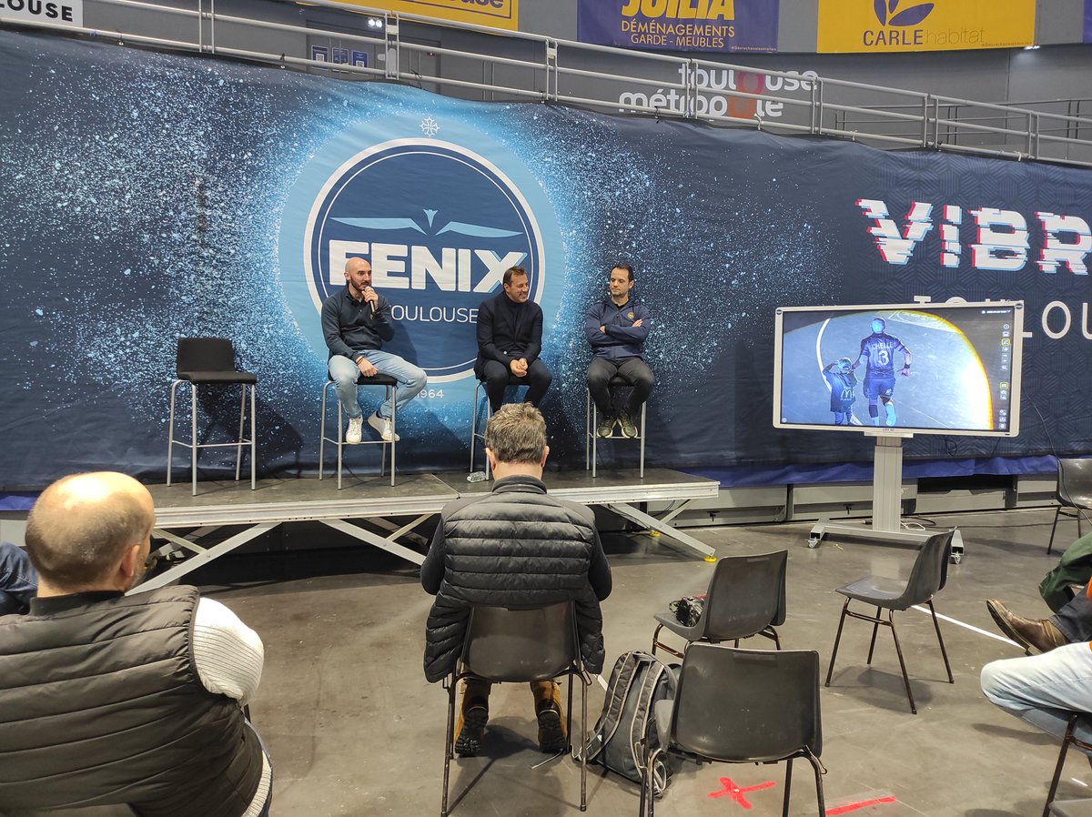 viaOccitanieTV's tweet photo. 🤾♂️🤾
En conférence de presse, le capitaine phare du @FENIX_HB @PierrickCHELLE annonce son départ à la fin de la saison.
#Handball #Picou #Starligue https://t.co/uM3CRvJ287
