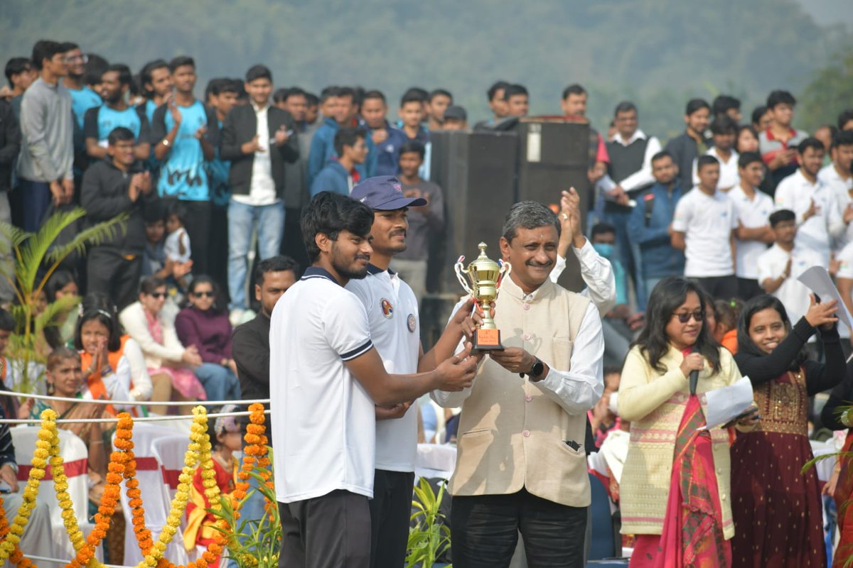 nss_iitg's tweet photo. Wishing you all a happy republic day. And cheers to the NSS team for securing 3rd position in the republic day parade of IIT Guwahati.
Jai Hind!
#74threpublicdayofindia #ConstitutionOfIndia 

@YASMinistry @_NSSIndia @nss_iitg @nss_rdguwahati @manabsarma @DIPAKKU93471047 https://t.co/u6F6foCfnQ