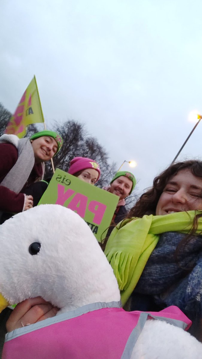 fizzix123's tweet photo. Picket line this morning at Dalkeith campus showing we remain strike strong!!! #PayAttention @EISUnion @EISMidlothian https://t.co/blphN4VELy