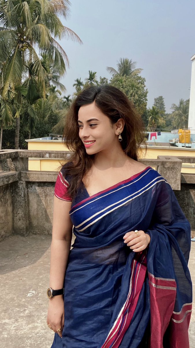 SingerShreyasi's tweet photo. সকলকে জানাই সরস্বতী পূজোর অনেক অনেক শুভেচ্ছা ❤️🙏🏼

Wish you all a very Happy Saraswati Puja 
Happy Basant Panchami ❤️🙏🏼 https://t.co/uVyoMOtNoM