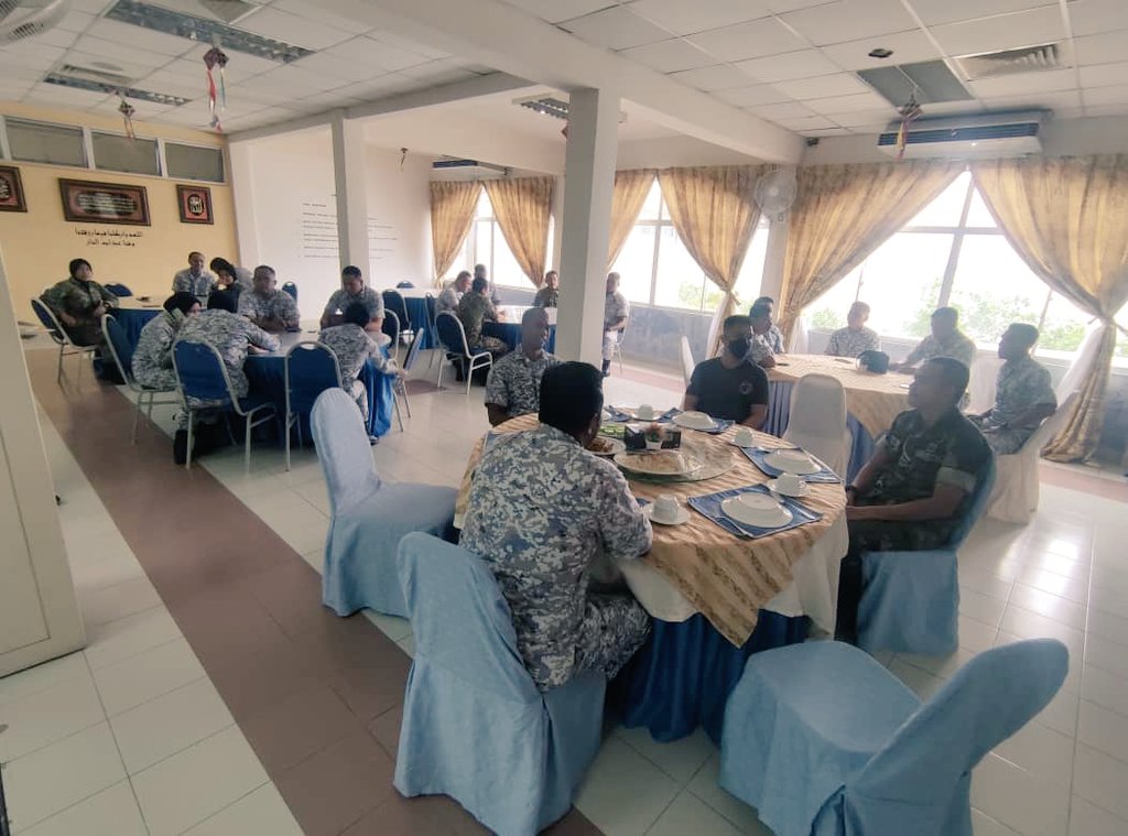 KdsiWisma's tweet photo. Majlis Meraikan Bintara Bertukar Keluar yang disempurnakan oleh Penasihat Wisma Mutiara. Terima kasih di atas sumbangan sepanjang berada di KD SULTAN ISMAIL dan semoga lebih berjaya di unit baru pula.

#WismaMutiaraKDSI
#KDSIbackbone https://t.co/azppzfs1T4