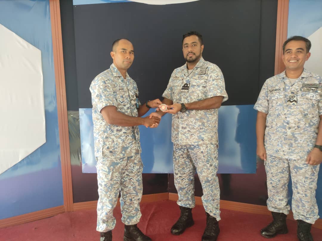 KdsiWisma's tweet photo. Majlis Meraikan Bintara Bertukar Keluar yang disempurnakan oleh Penasihat Wisma Mutiara. Terima kasih di atas sumbangan sepanjang berada di KD SULTAN ISMAIL dan semoga lebih berjaya di unit baru pula.

#WismaMutiaraKDSI
#KDSIbackbone https://t.co/azppzfs1T4