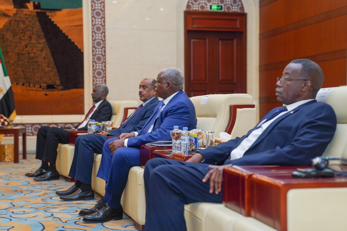 PMEthiopia's tweet photo. During the bilateral discussions PM @AbiyAhmedAli shared #Ethiopia’s solidarity with Sudan in the political dialogue process that they have embarked upon, citing the wisdom &amp; ability of the Sudanese people to successfully lead the process without any intervention. 

#PMOEthiopia https://t.co/6WFkQae9uF