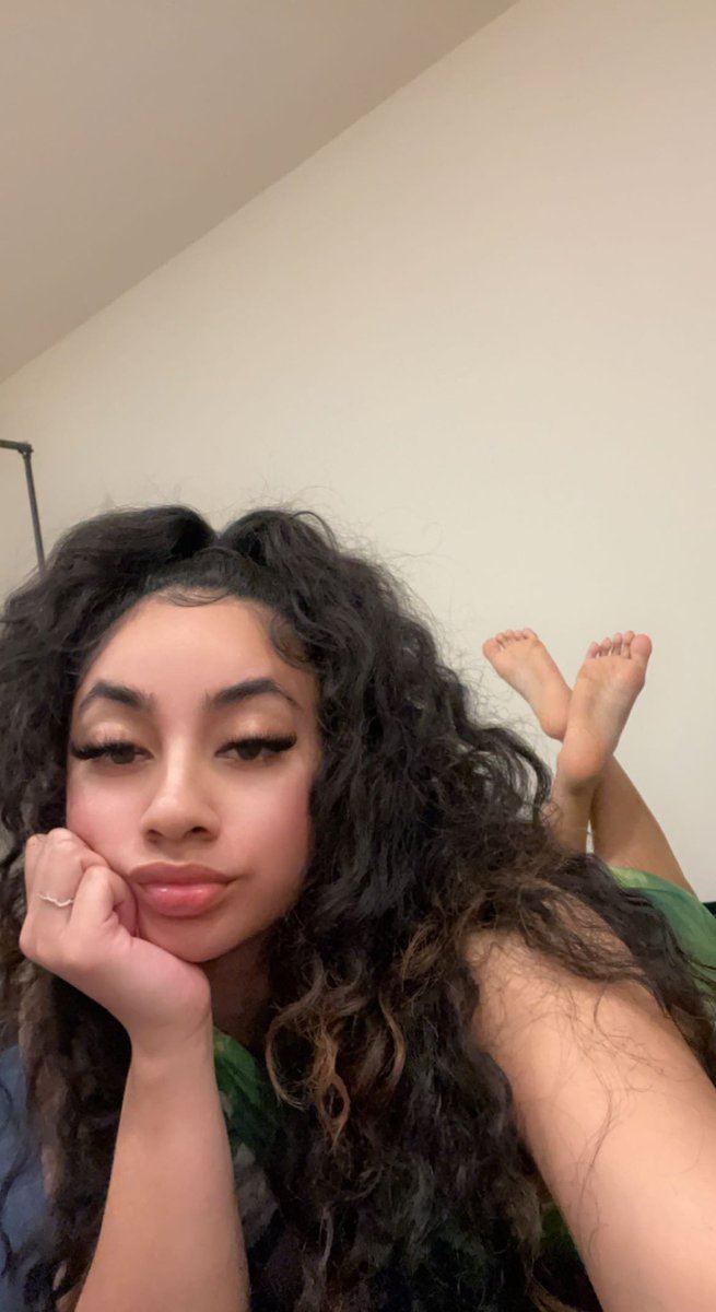 Goddess Teresa😻 on Twitter "Bored 🥱 who’s gonna entertain me tonight