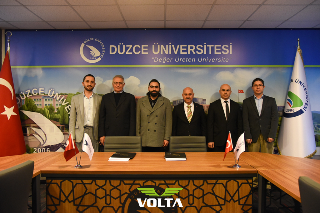 Düzce Üniversitesi ile imzalanan protokol ile birlikte; yeni projeler hazırlamayı, nitelikli insan kaynağı yetiştirmek amacıyla staj imkânı sunmayı ve iş yeri eğitimi desteği sağlamayı hedefliyoruz. Bu sayede üniversite-sanayi ilişkilerini arttırarak devam ettireceğiz.