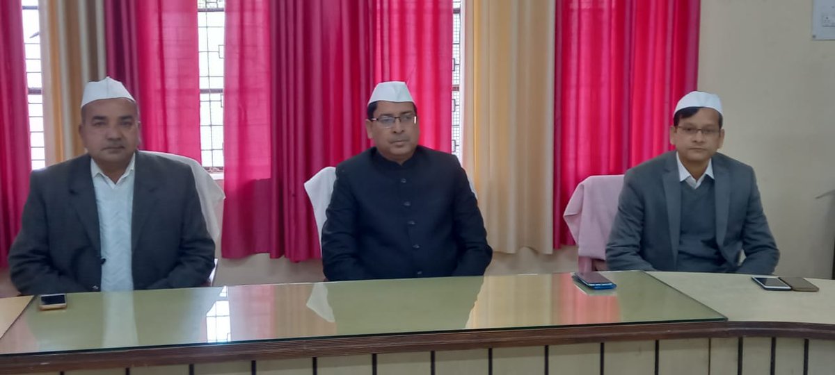 SdmUtraula's tweet photo. 74वें गणतंत्र दिवस के अवसर पर तहसील उतरौला मे ध्वजारोहण किया गया। आप सभी को गणतंत्र दिवस की ढेर सारी शुभकामनाएं। इस बार का यह अवसर इसलिए भी विशेष है, क्योंकि इसे हम आजादी के अमृत महोत्सव के दौरान मना रहे हैं। https://t.co/jl8ULgGUeO