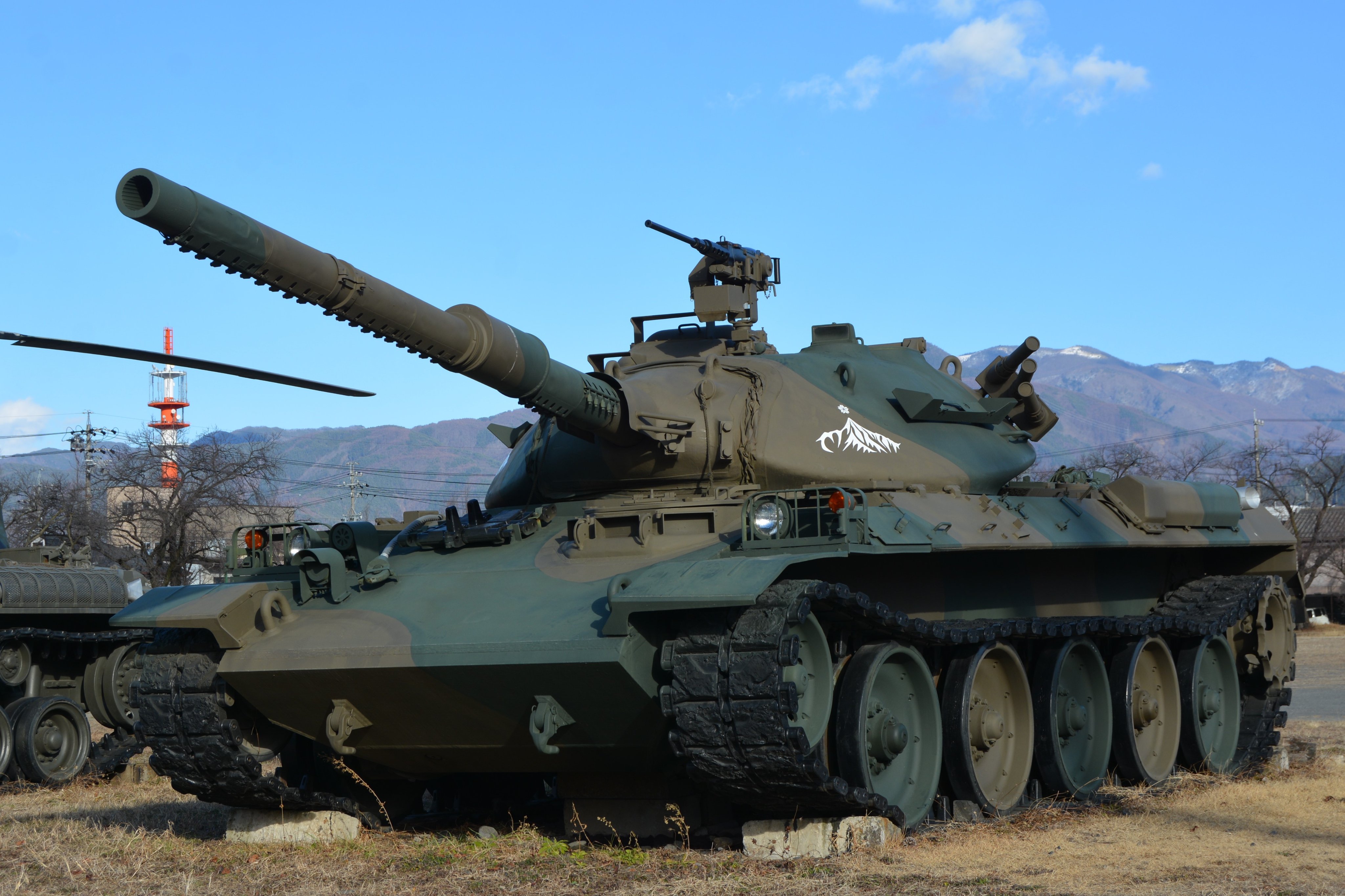Amazon.co.jp: 戦車/猪間駿三其道では押しも押されもせぬ第一人