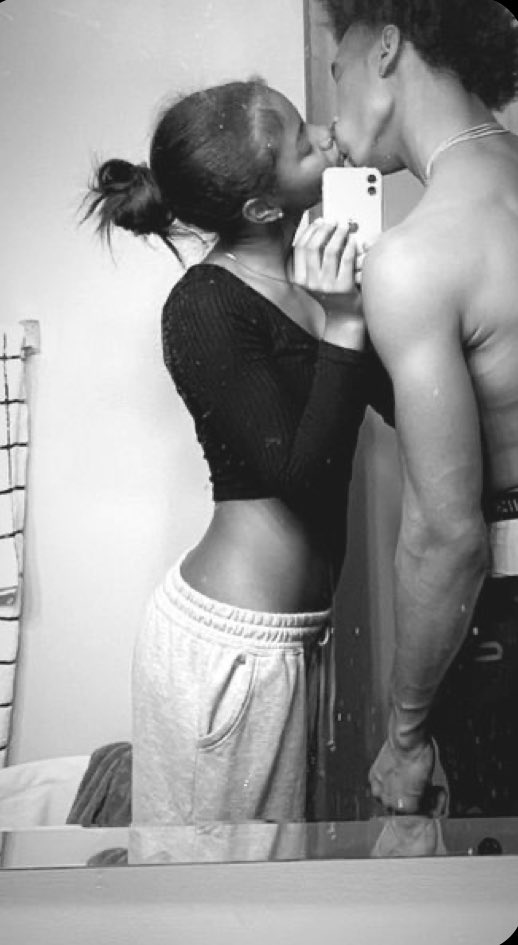 threadedbysam's tweet photo. he took a picture of us tg but  posted a old one on his acc *pic* 

 putting all mines on it like he swearrrrrrrr had my face all up in it 

he jus luv make dem girls hate me fr and ion do shii to em 

but thats my stinka we go tg real bad💋 https://t.co/F60Zh1f3lx