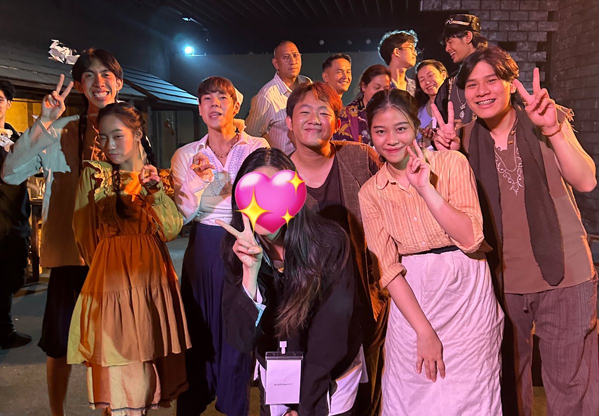 midn1_ght's tweet photo. มารีวิวหลังดู #LunaTheMusical มา เป็นละครเวทีที่ผู้ชมสามารถมี interact กับนักแสดงได้ คุยด้วย เต้นด้วย แล้วเหมือนเราได้เข้าไปในเรื่องด้วย สนุกเข้มข้นมากกก พล็อตแน่นเอี๊ยดๆ ทุกตัวละครมีเรื่องราวของตัวเอง น้ำตาซึมตามหลายซีนเลย ขนลุก 😭 อยากให้ทุกคนไปดูจริงๆ https://t.co/5Qv6Fr4xNq