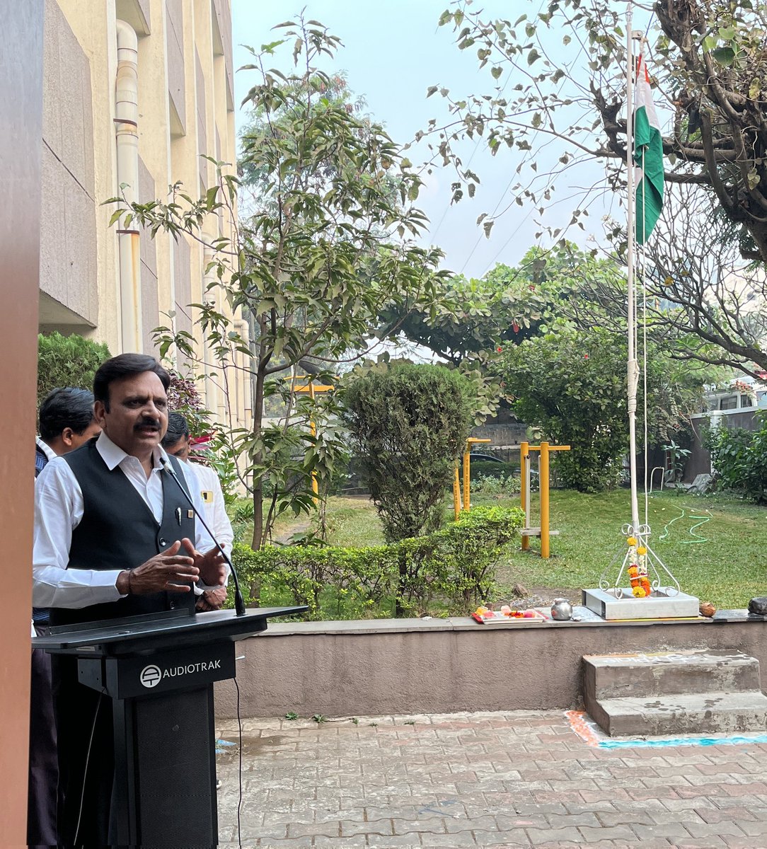 SwamiVishwas's tweet image. आजचा प्रजासत्ताक दिन मी कधी नाही विसरणार. माझ्या आयुष्यात पहिल्यांदाच माझ्या हस्ते भारताच्या तिरंग्याचे ध्वजारोहण करण्याचं सौभाग्य मला मिळाला. मला हा सन्मान दिल्याबद्दल मी #ATSS संस्थेचे, संस्थेच्या संस्थापकांचे मनापासून आभार मानतो. जय हिंद!
#ATSSCBSCA
#SPPU
#RepublicDay2023