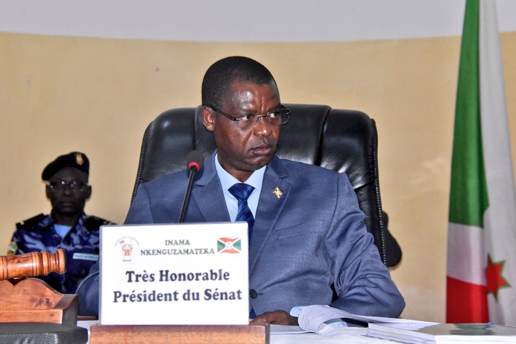 #Burundi.<a href="/burundi_senat/">Inama Nkenguzamateka</a> a analysé hier le projet  portant modification de la loi n° 1/004 du 9 juillet 1996 portant organisation et fonctionnement du notariat ainsi que le statut du notariat.Madame #Domine BANYANKIMBONA <a href="/MiniJustice_BDI/">Ministère de la Justice de la République Burundi</a> était l'invite.