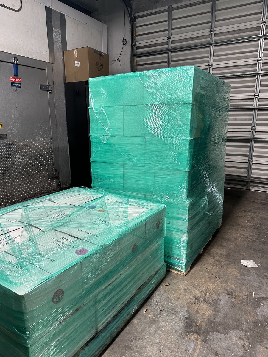 jermswithburns's tweet photo. So you're telling me these bozos in @DrunkenApeSC are truly delivering IRL utility and bridging web2 and web3 with liquor sales?! Bottled and going to distributors, to then be delivered to holders! #LFGLUG #solNFTs #Solana https://t.co/uVaOe7QaUn