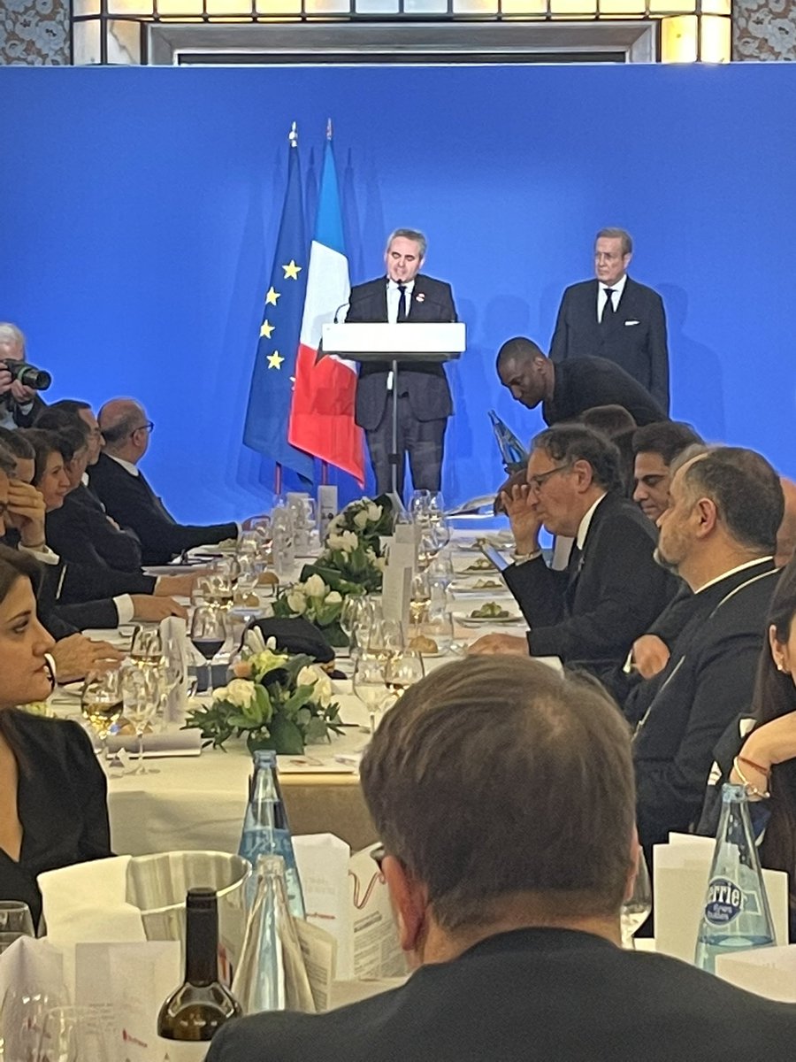 AVAKIANGerald's tweet image. A l’occasion du dîner annuel du Conseil de Coordination des Associations Arméniennes de France @ccaf_france @xavierbertrand a eu un discours clair et sans ambiguïté #StopAliyev #StandwithArtsakh