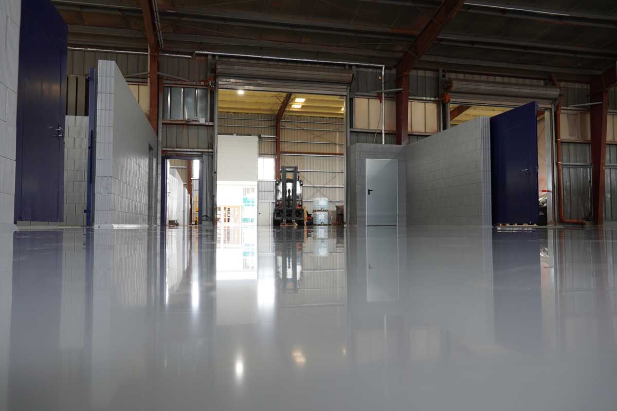 ViacorPolymer's tweet photo. New floor coating - new #Warehouse. The #new floor is a highly #chemical resistant and #conductive #epoxy resin coating.

https://t.co/UHOrvcozRD https://t.co/q5nghBBLIV