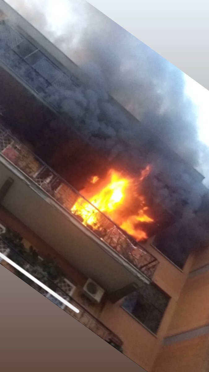 tetrabondi's tweet photo. Sono passati 2 anni, ma da quel giorno la parola che segno con insistenza è Fuoco. Intrappolati, terrorizzati, spalle al muro: fino all’arrivo dei @vigilidelfuoco non sembrava possibile salvare la pelle. La mia, già più volte in trincea e combattere contro la morte! Che ricordi! https://t.co/QZ6UDIGqOb