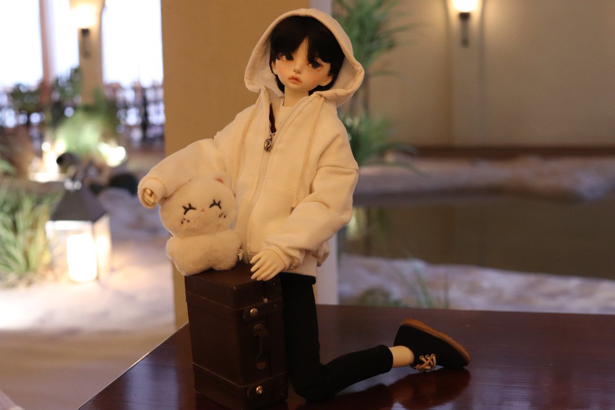 하찮은 고양이씨🧸
고양이가 하찮고 귀엽고 핏이좋아요
큰미니에 메이드바이.홀리 캐쥬얼의상 무조건 추천합니다 핏이 완벽해용🫧❤️