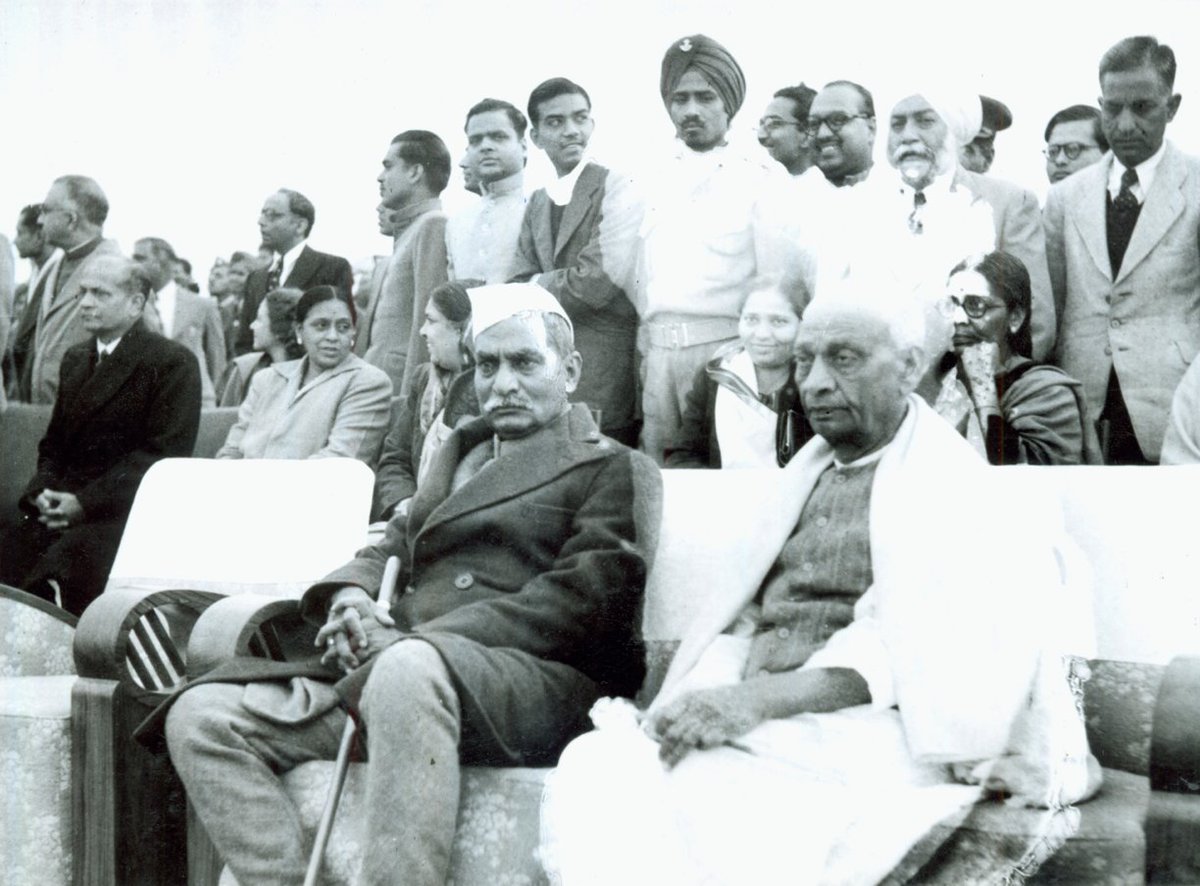 26 January, 1950: President Dr Rajendra Prasad with Sardar Vallabhbhai Patel at the forecourt of Government House (now Rashtrapati Bhavan) on the first #RepublicDay.