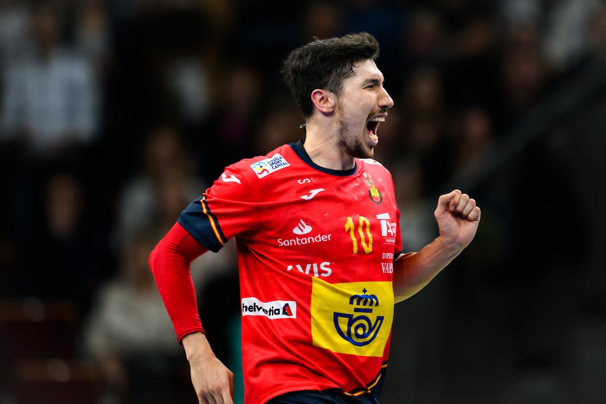 RFEBalonmano's tweet photo. 🪄 Es el 𝐠𝐞𝐧 𝐃𝐮𝐣𝐬𝐡𝐞𝐛𝐚𝐞𝐯, no lo pueden entender 😍

🎩 ¡A sus pies @AlexDujshebaev @danidujshe44!

#StickTogether #POLSWE2023 #SerHispano https://t.co/fE9wEIOMHt