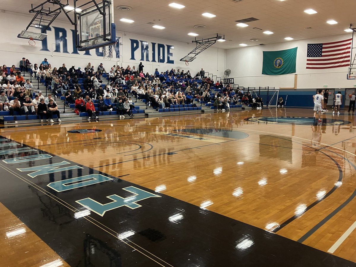 EdmondsTritons's tweet photo. Edmonds men’s hoops knocks off Everett to run their win streak to 13! 

Final score: 91-84

Great support in the Seaview tonight — thank you Triton Nation!

#TritonPride x #ETO https://t.co/rCbE2luAlA