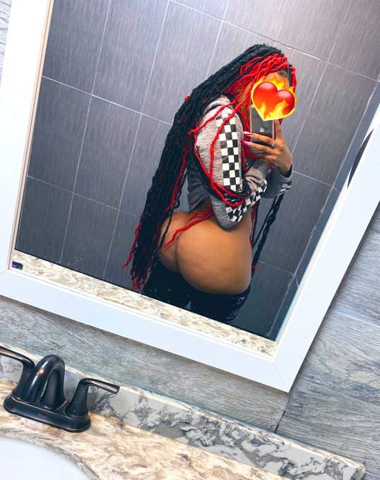 Like this ass? 😌 Follow me and help me get to 10k. I&rsquo;ve got a extra freaky post planned for 10k 😈💦💦🥵