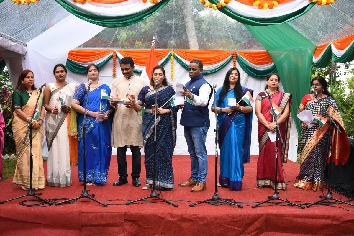The #74thRepublicDay2023 celebrations at #IndiaHouse also included passionate performances on patriotic songs by Ladies Wing of the @bharatclub_kl   (prominent NRI association in Malaysia) and the Spouse Club of @hcikl. 
#JaiHind  #गणतंत्र_दिवस 
 @PIB_India @MinOfCultureGoI
