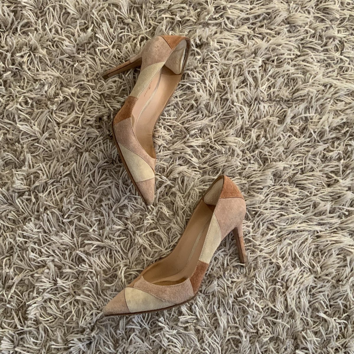 omenterprise's tweet image. 本日のコーデ♪

むっちゃ昔（7年前）に
廃盤になったブランドですが、
色みが好きでまだ着てます😅

⭐︎Cloth:
Tops: #AnotherEdition（廃盤）
Pants: #Uniqlo
Shoes: #GianvitoRossi
Earings: #nikori

⭐︎Perfume:
#Dior: #MissDior