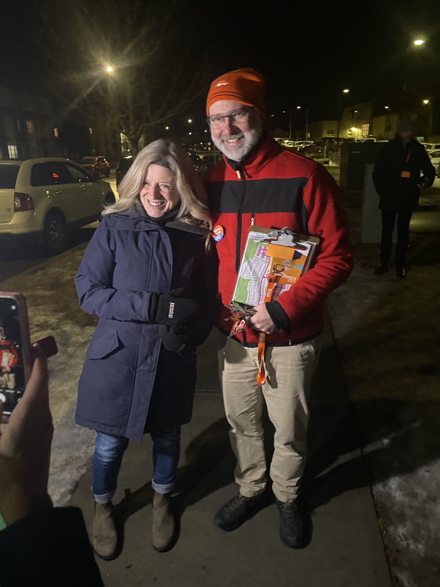Great night at doors in Evanston (Calgary Foothills) with <a href="/CourtEllingson/">Court Ellingson</a> and <a href="/RachelNotley/">Rachel Notley</a> Lots of positive responses!