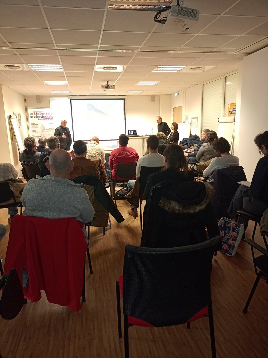 Présentation du métier de batelier de Loire ce matin.
Les candidats présents seront accueillis puis formés à ce métier en amont de la saison par 6 structures qui longent la Loire et le Cher.