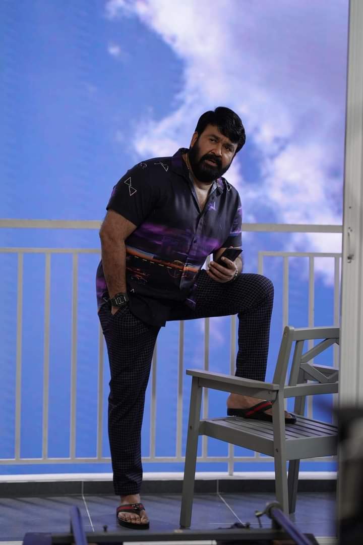 #Alone One word Review :Virtuous.
Engaging the audience by showing a single person alone in the screen is bit a difficult job but #ShajiKailas managed it well 👏🏻 #Mohanlal One man Show and his Stirring Acting were the Big Advantage for the Film. Overall A Good Watch.
#AloneMovie