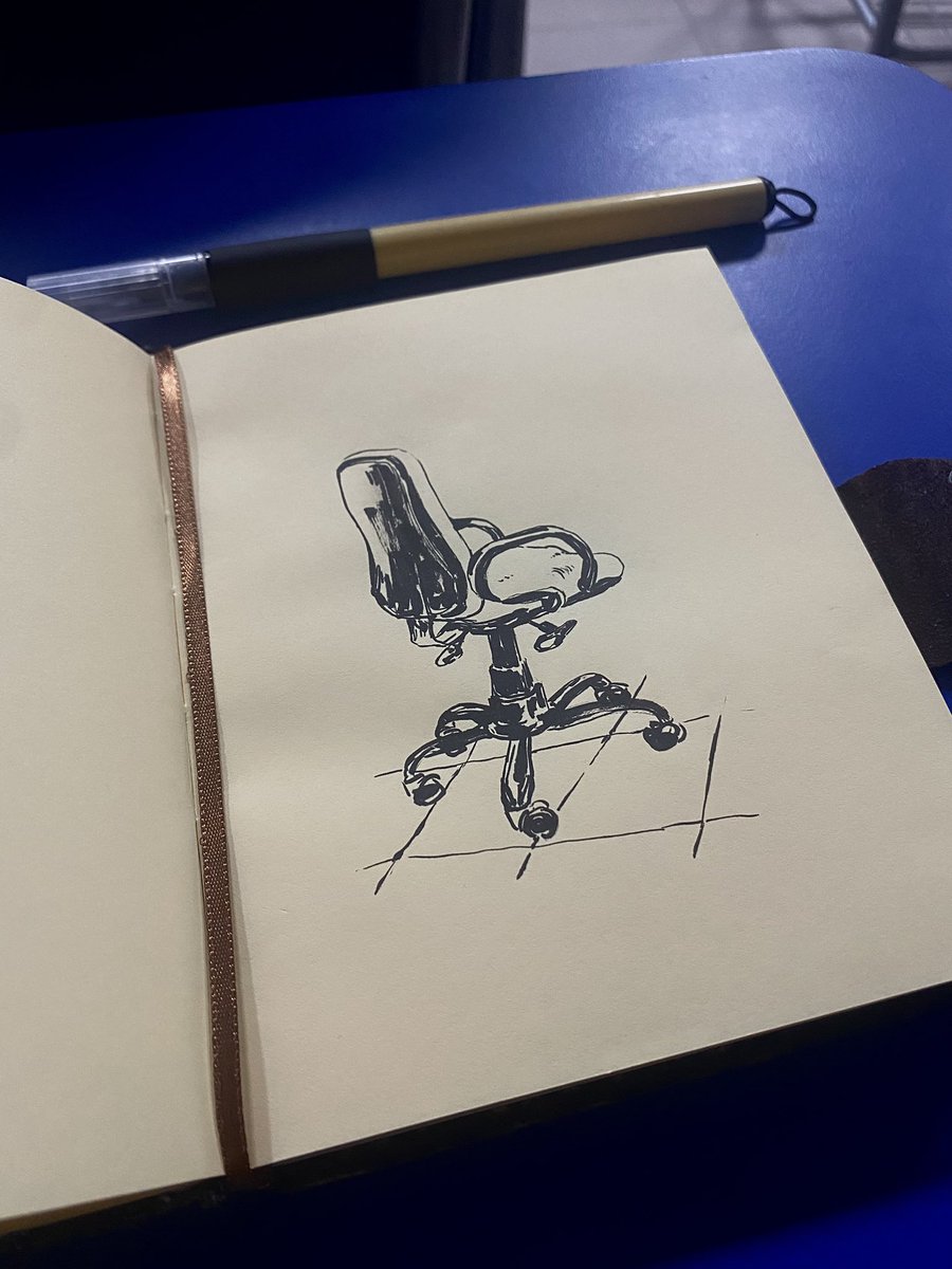 أثناء انتظار الدكتورة تجي، أرسم كرسيها