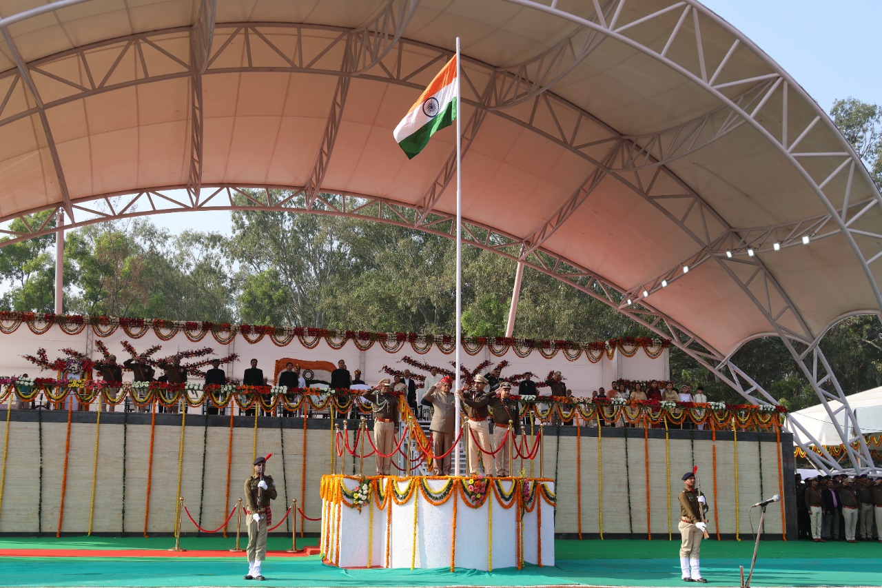 राज्यपाल ने मोरहाबादी में फहराया तिरंगा- The Governor hoisted the tricolor in Morhabadi