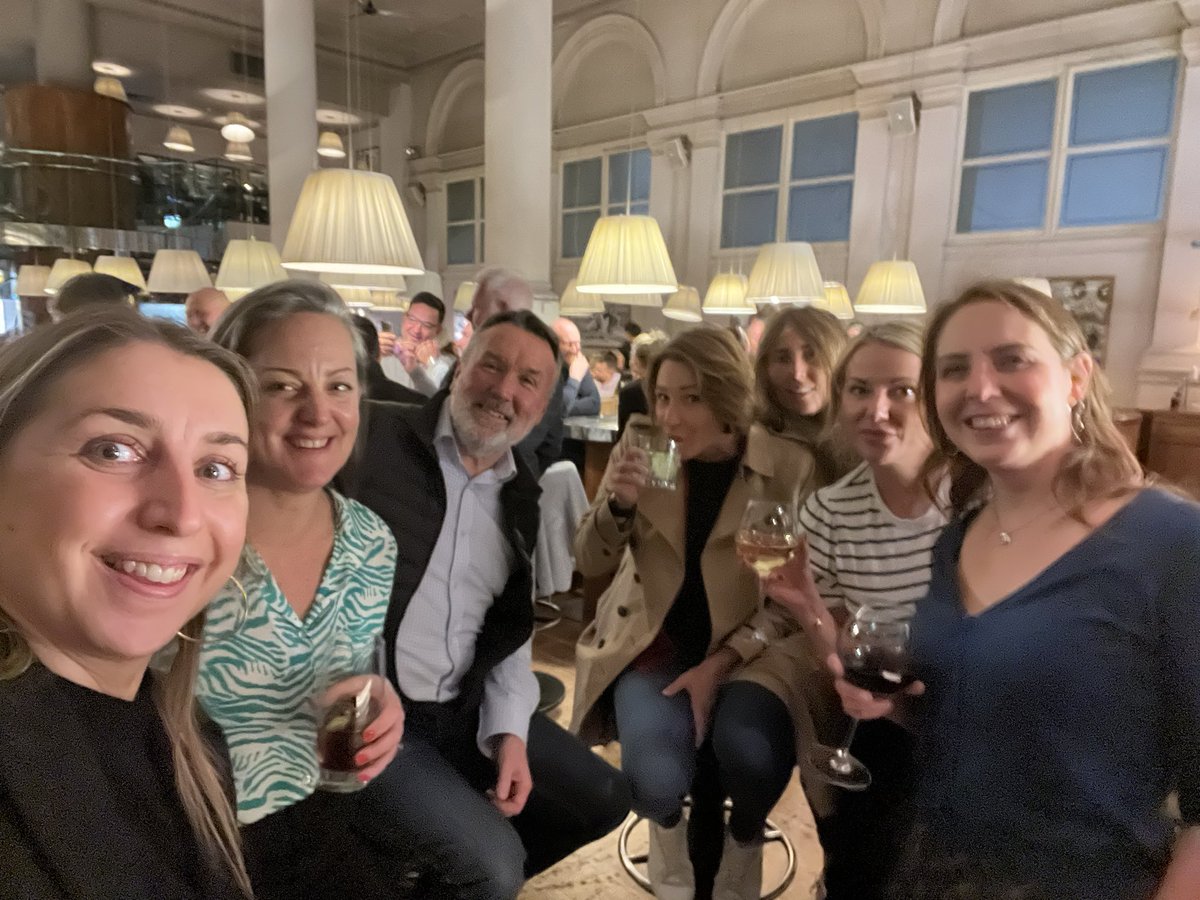 Loved meeting up with some faces old and new last night at @KMegson1 and @DebDoesDigital’s female founders meet-up. Snuck off for a pint afterwards to catch-up with these fab humans for the first time in 2023 - toasting an engagement and an MBE!! - what a great start! 🚀🚀✨