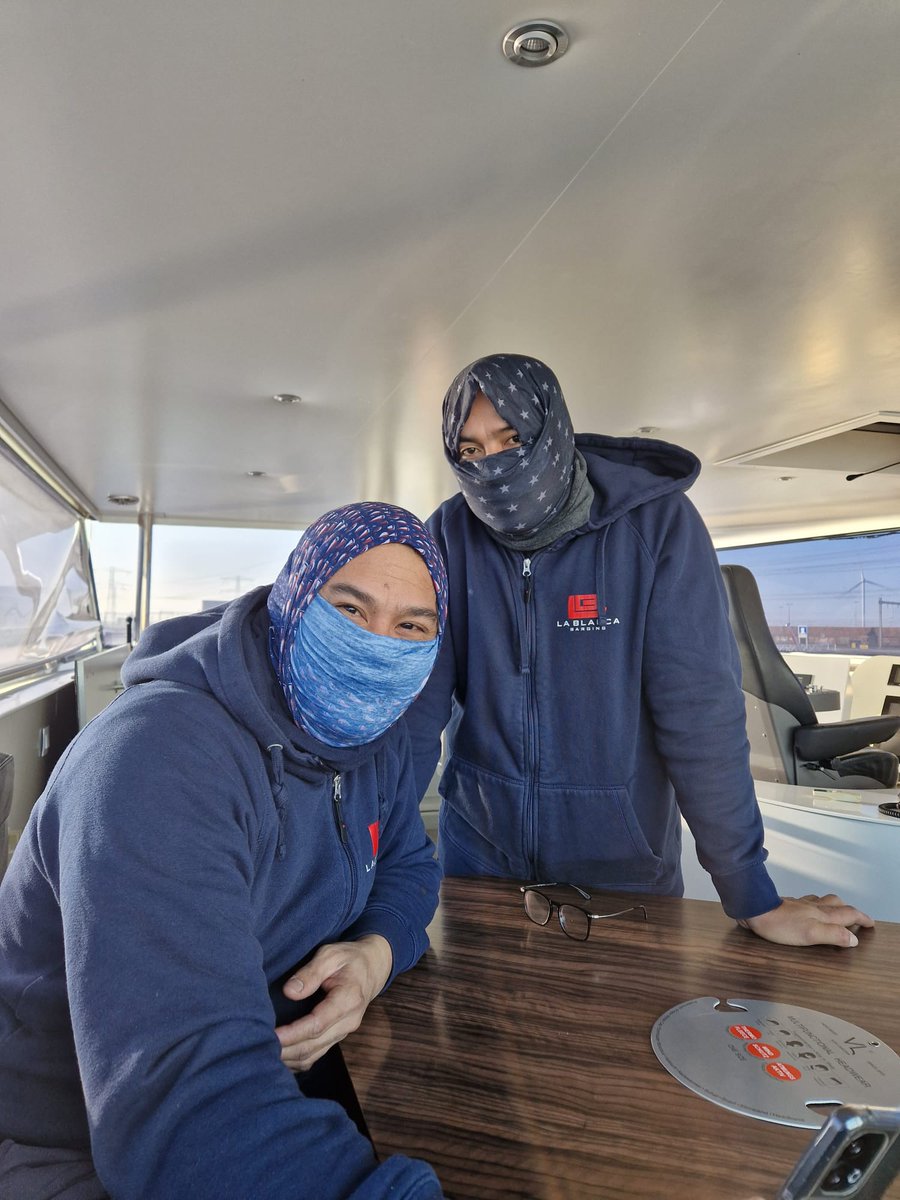 Axxaz_Marine's tweet image. Captain Wouter brought some face protection against the cold days in Europe ❄️

Cristos and Alvin smiling with your eyes boys 😂 

#smize #AXXAZ #faceprotection #colddays
