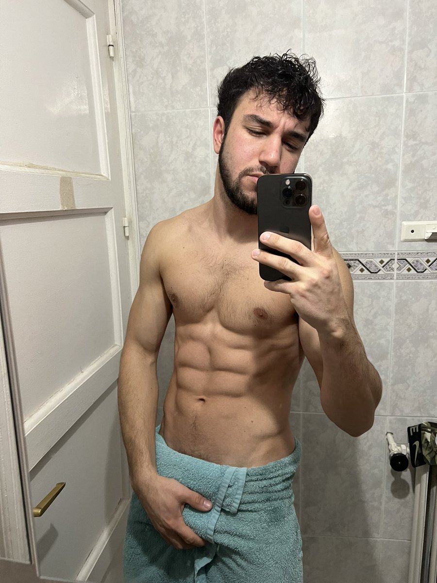 Oh_madboy's tweet photo. RT if you would blowjob me 🍆

RT si me comerías el rabo 🍆 https://t.co/0BrcymzRmK