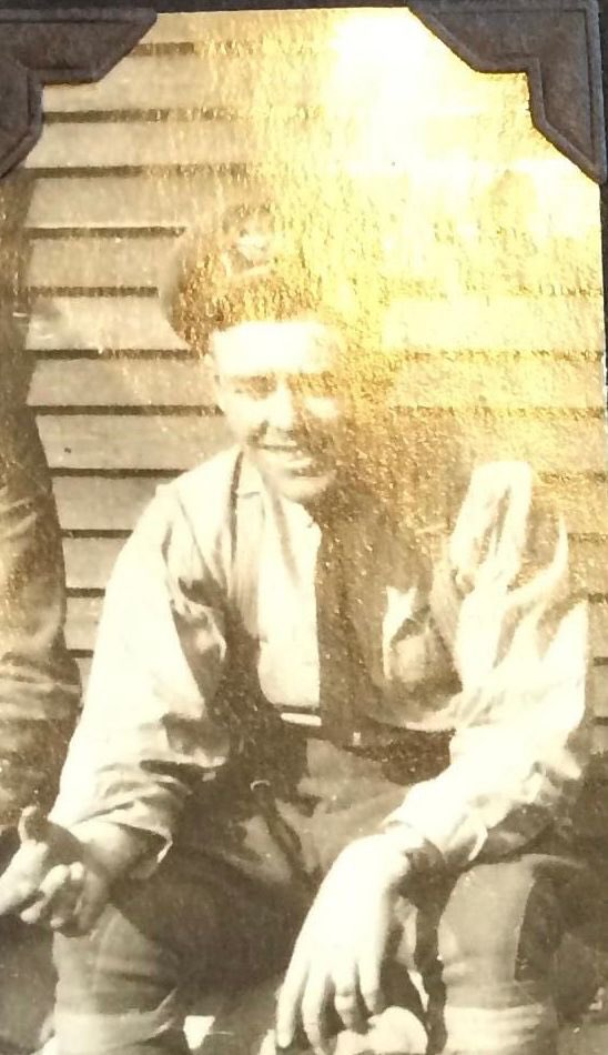 LichtjesBoZ's tweet photo. Today would be 2/Lt Ralph Waldo Robinson's birthday.He served with #218Squadron #RAF.He crashed on 11-08-18,Ralph was only 22 years old.He was washed up in the Netherlands and eventually buried in #BergenopZoom at the #CWGC #WarGraveCemetery,together with 6 other heroes from #WW1 https://t.co/lcuvItzAnc