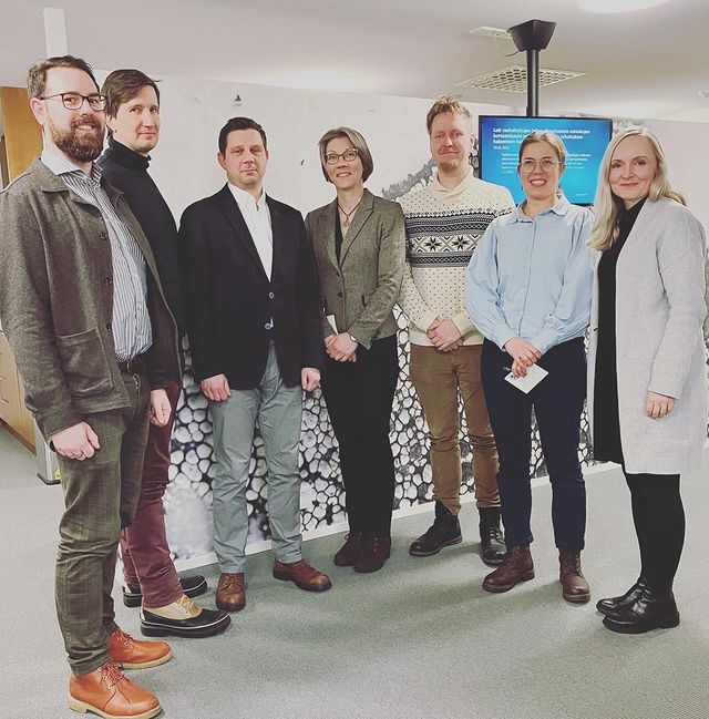 Tällä viikolla ORSI vieraili <a href="/yministerio/">Ympäristöministeriö</a> kertomassa hankkeen politiikkasuosituksista ja tutkimuksesta. Kiitämme ministeri <a href="/MariaOhisalo/">Maria Ohisalo</a> mielenkiintoisesta tapaamisesta!

Alta löytyvät keskustellut #politiikkasuositus- ja #tutkimus-linkit: