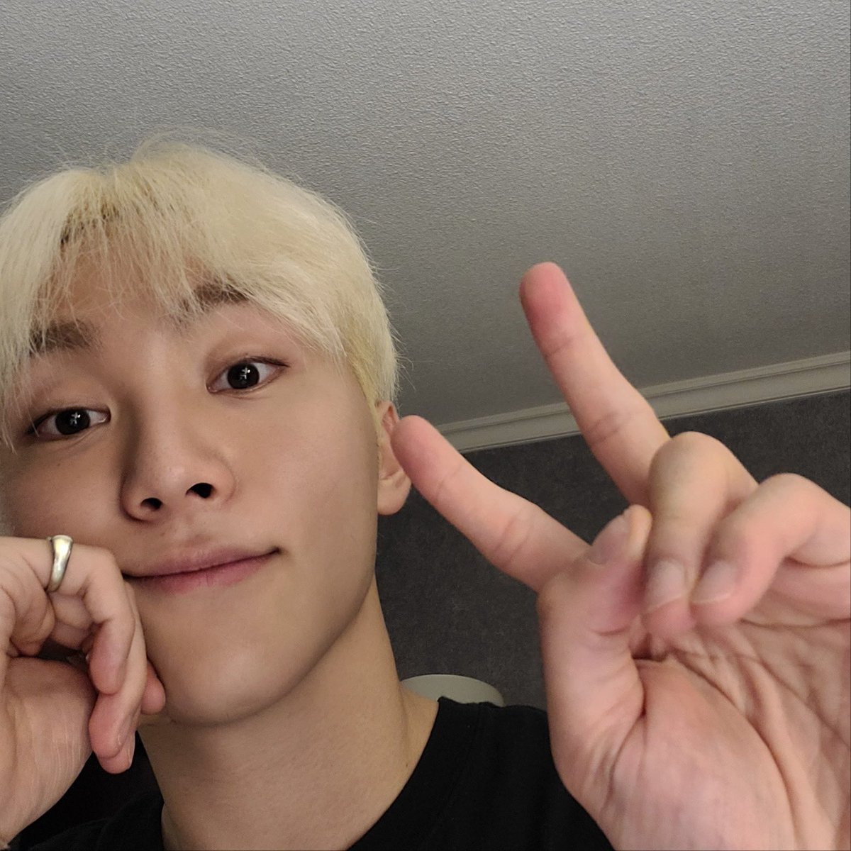 oing_bbb's tweet photo. #승관아사랑해챌린지
들거라는걸 알고 있었으면서도 이번 영상보고 너무 미안해서 엄청 울었어 승관아 책임감 때문에 혼자 힘들어하지 말아줘 든든한 열두명의 멤버들과 너를 응원하는 팬들이 있잖아 힘들면 기대도돼 사랑해🍊❤️ https://t.co/vrSdu4yBtJ