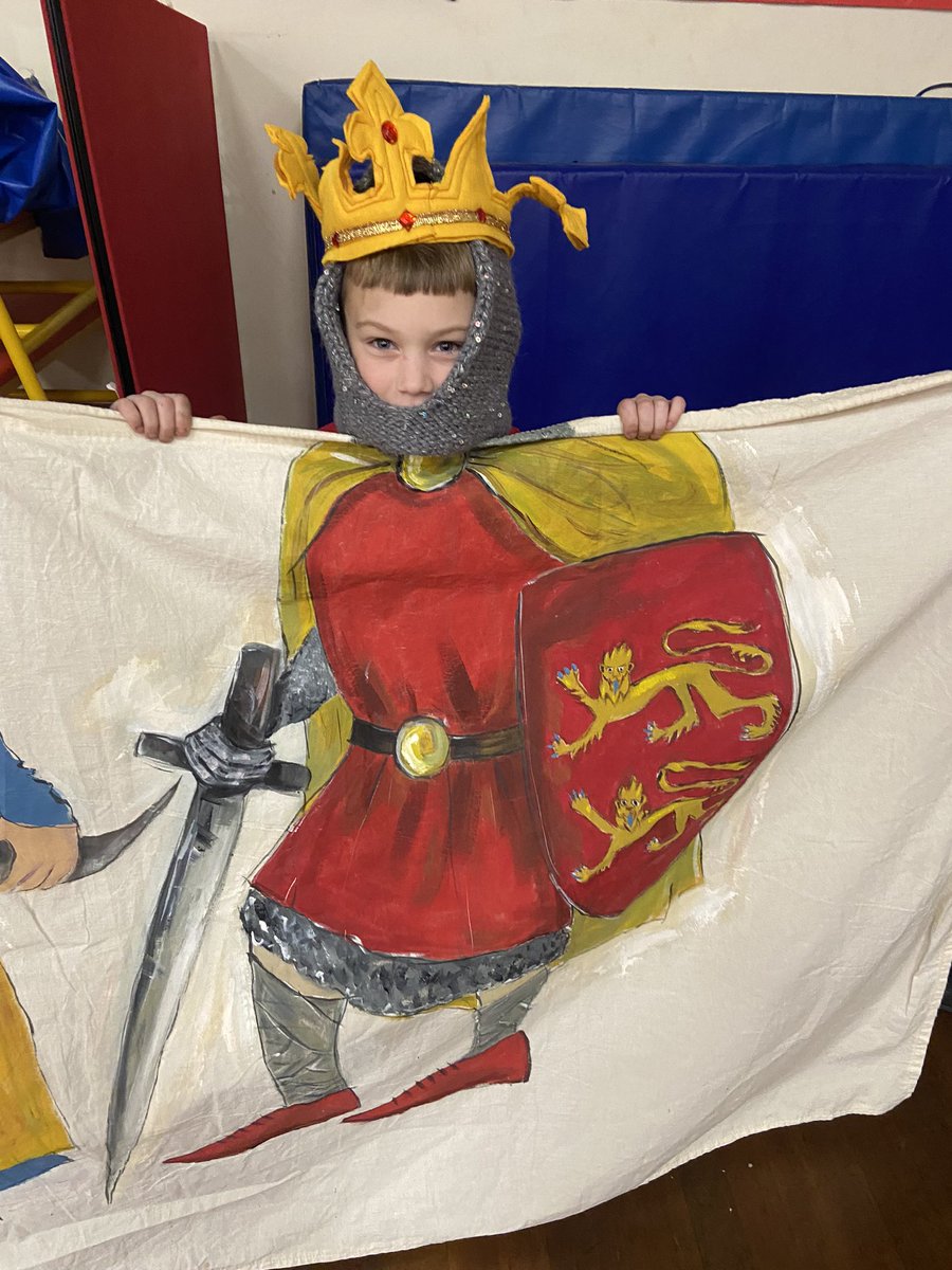 year3sjb's tweet photo. Yesterday, we were very lucky to have some visitors from Segedunum Roman Fort to deliver a Move Ahead in History workshop. The children were taught about some of the key periods of time throughout British History to help develop their chronology. #StJosLivingCurriculum https://t.co/QU3z1YsJUX