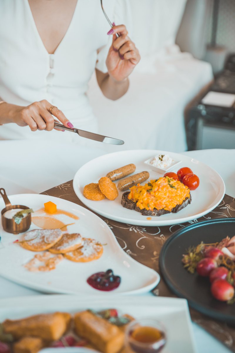 MO_PUDONG's tweet photo. Add extra ease to your stay with a scrumptious meal enjoyed in the comfort of your own room. Indulge in our extensive selection of mains, appetisers, and drinks, and let a meMOrable dining experience come to you.
#inroomdining #MOfoodies #foodlovers
#breakfast #ImAFan https://t.co/cLJTX2Jrid