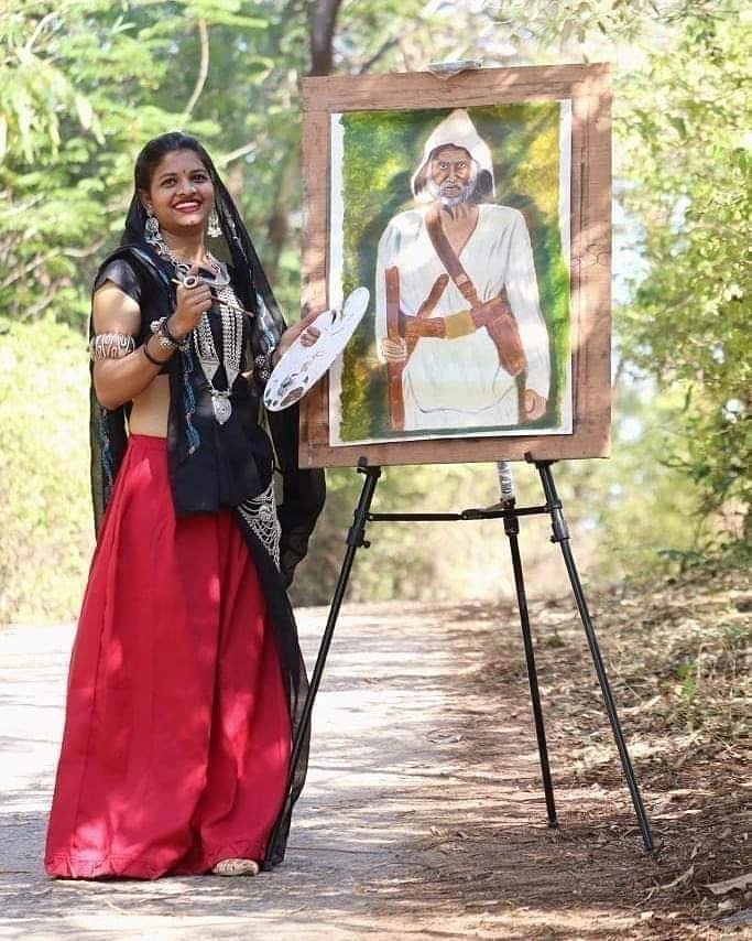 महान क्रांतिकारी,गरीबों के मसीहा,जल जंगल जमीन के रक्षक,आदिवासी क्रांतिकारी #टंट्याभील जी को उनके शहादत दिवस पर कोटि कोटि नमन। 1857-1889 तक टंट्या भील ने अंग्रेजो के नाक में दम कर दिया था। वह अपनी गुरिल्ला युद्ध नीति के तहत अंग्रेजों पर हमला करके किसी परिंदे की तरह ओझल हो जाते थे।