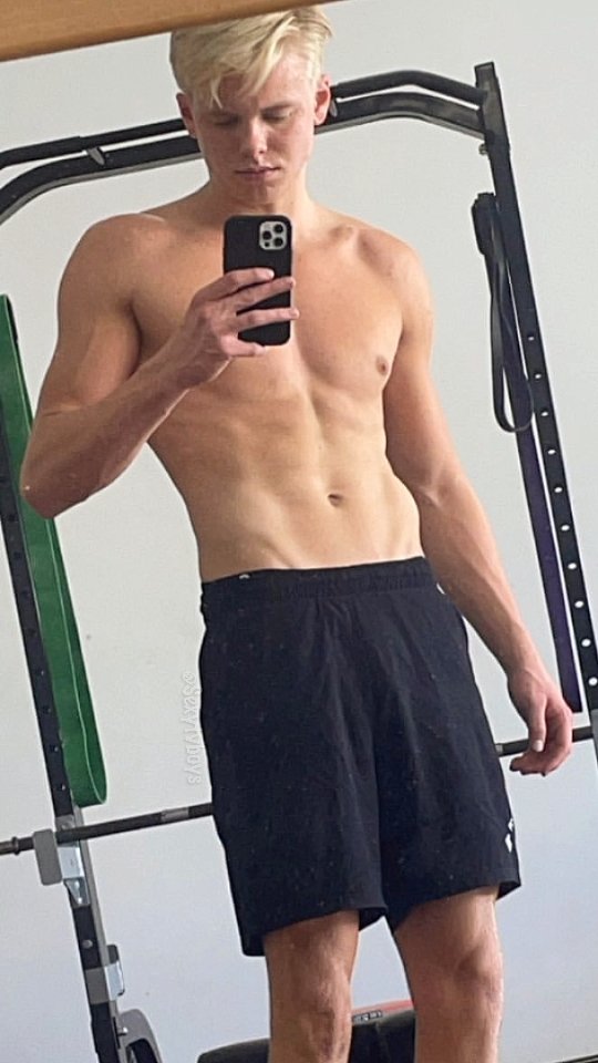 Mis Famosos Favoritos 🔥 on Twitter: "Carson Lueders"