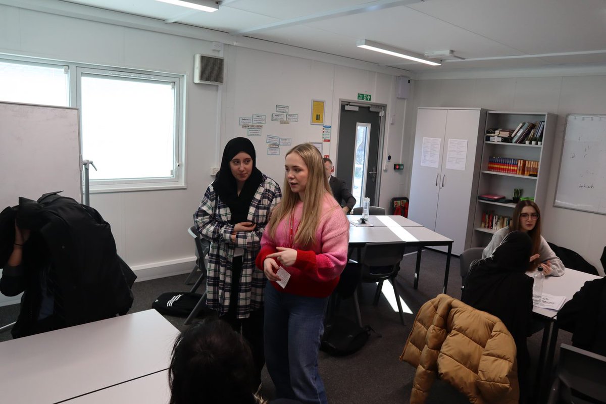moor_end's tweet photo. Last Friday was our first drop down of the year and it was amazing! Thank you to all our guests, including our fabulous alumniβοΈ @natalie_fuery @iqbal3869 @WCSQM @SouthPennine #DayOfFunLearning #Personaldevelopmentday https://t.co/8LawmaOkFH