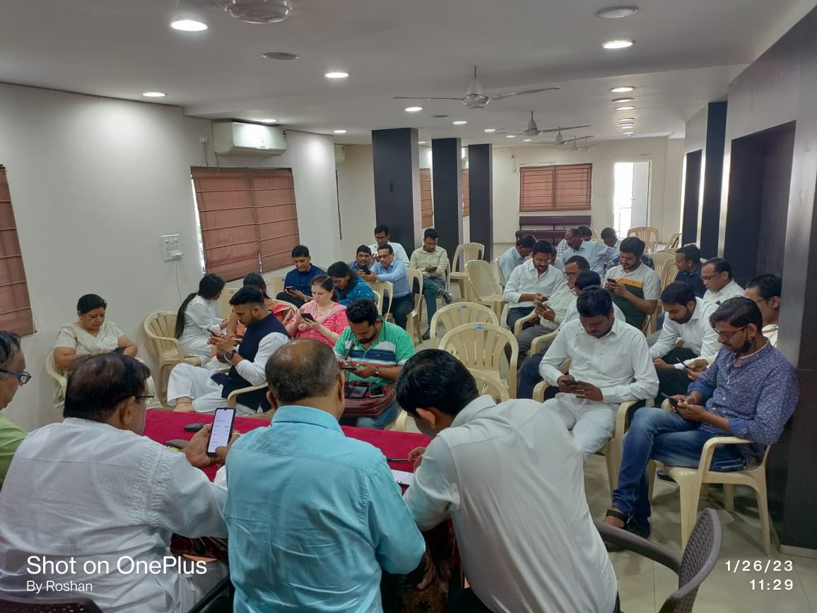 SadharanLadka_9's tweet photo. This is just the start. United we are. Fighting for our rights. @DFS_India @PMOIndia @mahabank #Staff_Shortage_In_Mahabank https://t.co/6jlFZhADJq