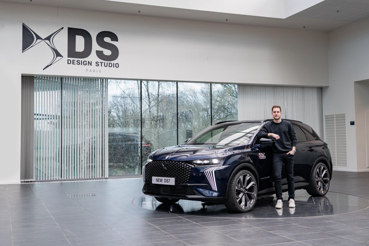 DS_fr's tweet image. À l'occasion du 100ème anniversaire du Salon de l’Automobile de Bruxelles, nous avons dévoilé à notre pilote de Formule E @svandoorne sa NOUVELLE DS 7 E-TENSE 4x4 360 ch hybride rechargeable.

#DSautomobiles #vandoorne #DSPerformance #autosalon2023 #MotorShow #ABBFormulaE
