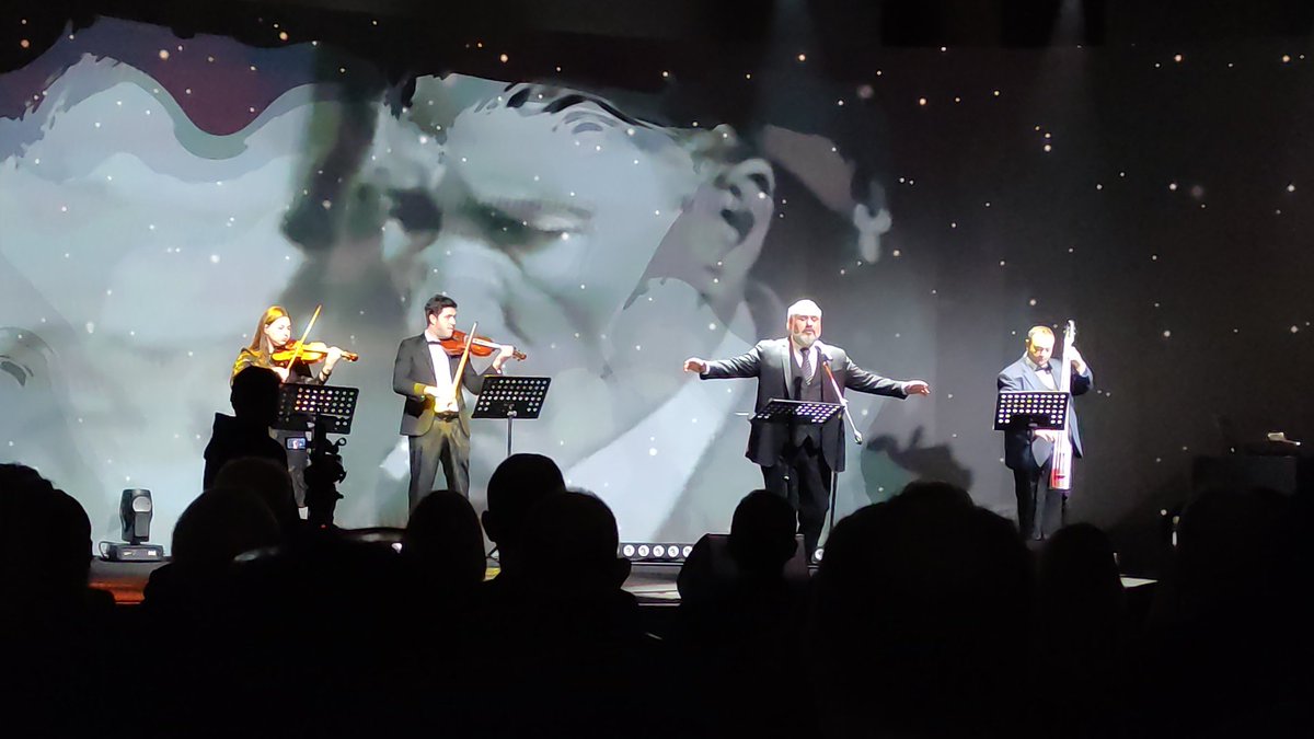 #GAESXXI #GAES2023 <a href="/topraksergen/">TOPRAK SERGEN</a>  in etkileyici sunumu ve <a href="/cahithakanaysev/">hakan Aysev</a> in müthiş Selanik Türküsü performansıyla başladı. #GAES artık güçlü bir marka. Bu büyük organizasyonda emeği geçenlere teşekkürlerimle...