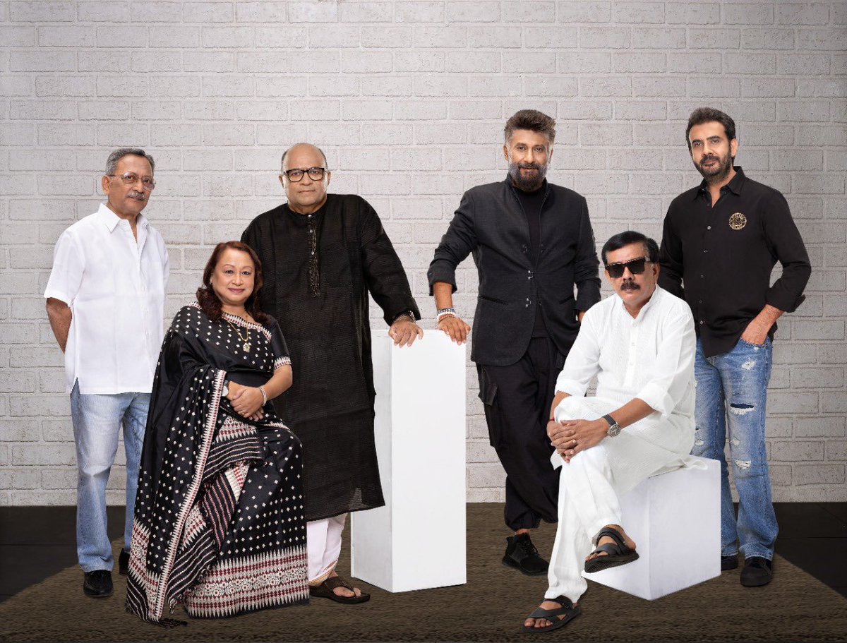 taran_adarsh's tweet photo. SIX NATIONAL AWARD WINNERS COME TOGETHER… Six #NationalAward winners come together for a series - titled #OneNation - to tell the untold tales of #India's unsung heroes who dedicated their lives over the last 100 years…
⭐️ #Priyadarshan
⭐️ #VivekRanjanAgnihotri
contd… https://t.co/V8EZ4Gy2Qr